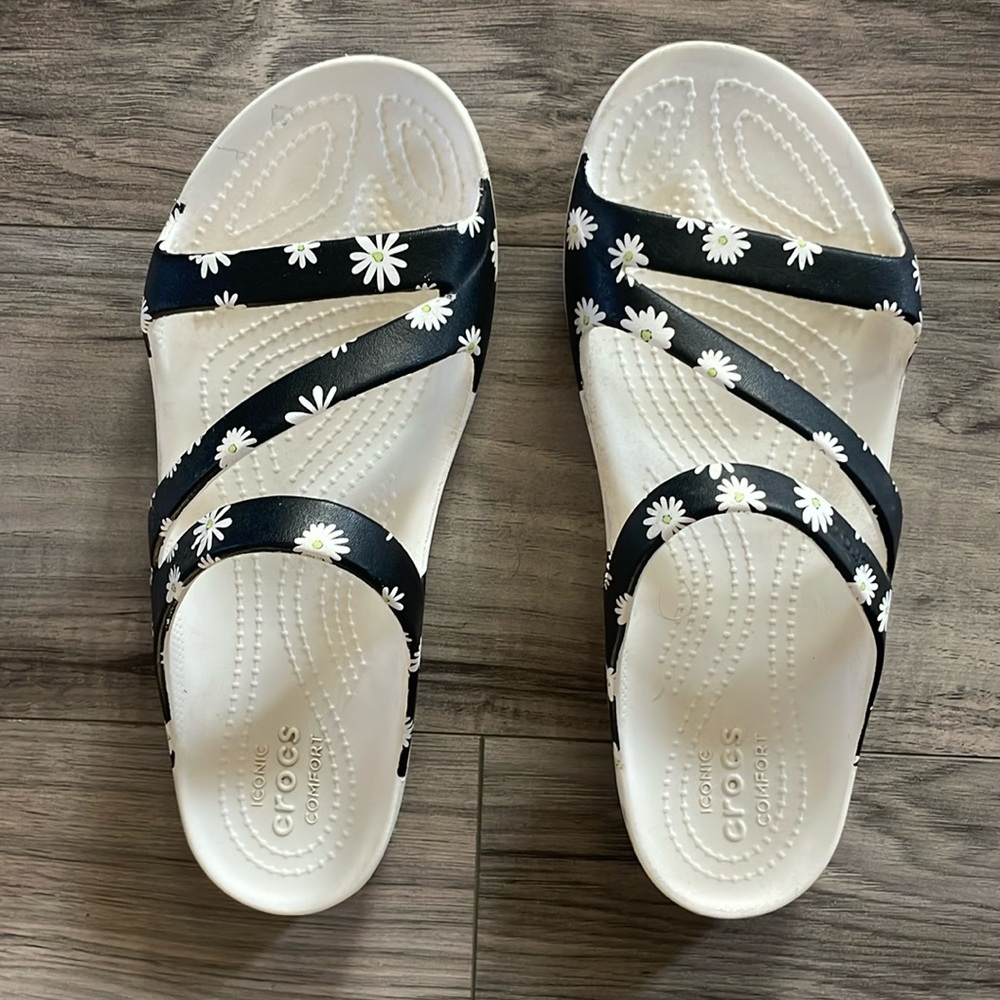 Women’s Croc Sandals. Size 8